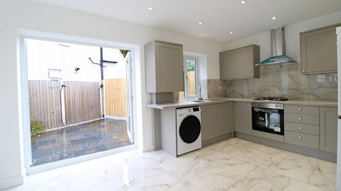 3 Bedroom Semi-Detached House To Rent In Isleworth, TW7