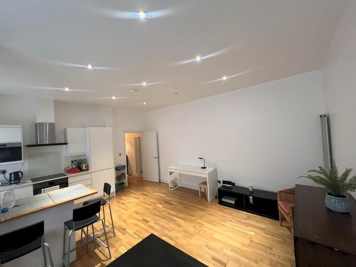 2 Bedroom Flat To Rent In Woolwich, SE18