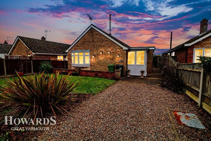 3 Bedroom Detached Bungalow For Sale In St Nicholas Way, Potter Heigham, NR29