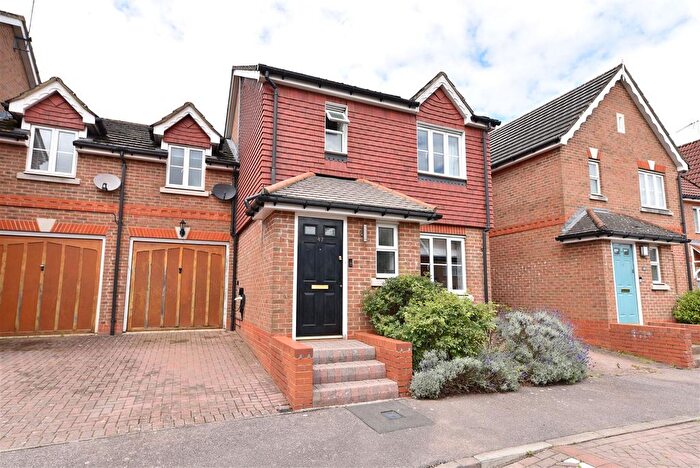 4 Bedroom Link Detached House For Sale In Ryders Hill, Stevenage, SG1