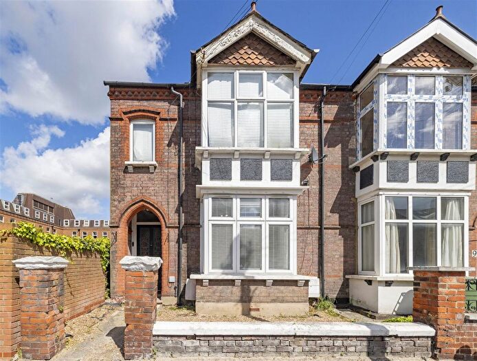 1 Bedroom Maisonette For Sale In Canterbury Road, Watford, WD17