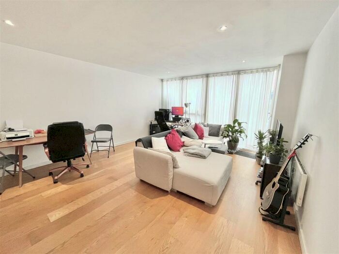 2 Bedroom Flat To Rent In Airpoint, Skypark Road, Bedminster, BS3