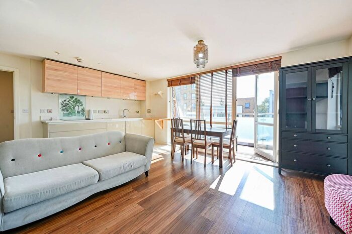 3 Bedroom Flat For Sale In Palmerston Road, Acton, London, W3