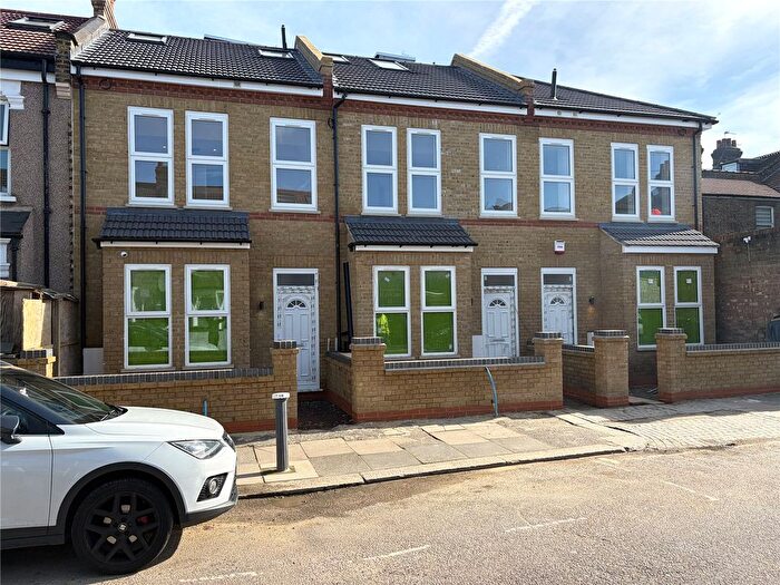 3 Bedroom Terraced House For Sale In Grainger Road, Wood Green, London, N22