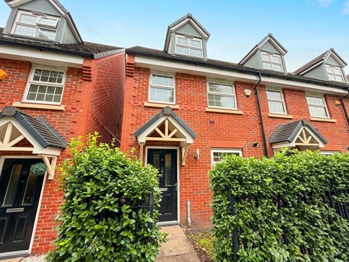 3 Bedroom Property For Sale In Weaste Lane, Salford, M6