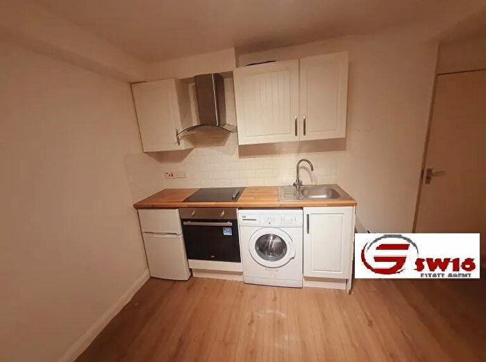 Studio To Rent In Cranfield Close, London, SE27