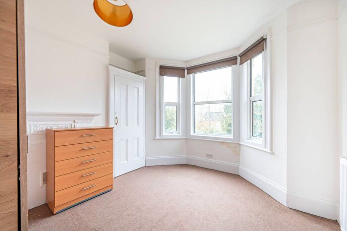 3 Bedroom Flat For Sale In Springwell Avenue, Willesden, London, NW10