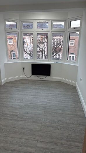 2 Bedroom Flat To Rent In Crownfield Avenue, Ilford, IG2