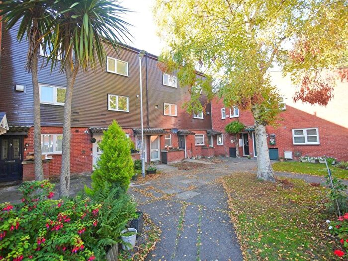 1 Bedroom Maisonette To Rent In Myrtleside Close, Northwood, HA6