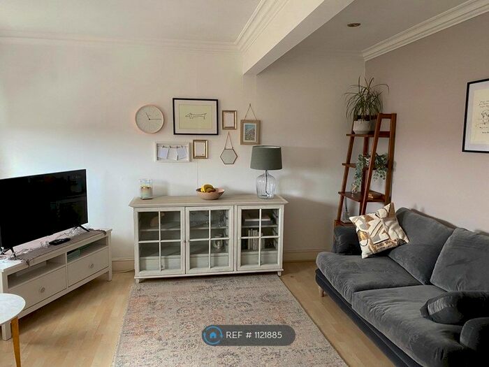1 Bedroom Flat To Rent In Worple Road, London, SW19