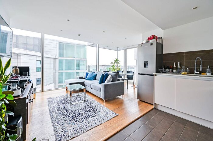 1 Bedroom Flat For Sale In Empire Square, London Bridge, London, SE1