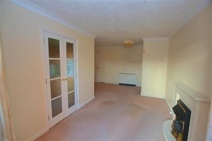 1 Bedroom Flat For Sale In Lovell Court, Parkway, Holmes Chapel, CW4