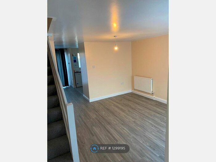 3 Bedroom End Of Terrace House To Rent In Erin Close, Luton LU4