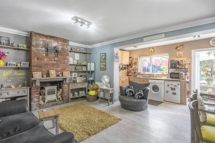 3 Bedroom End Of Terrace House For Sale In Colebrook Avenue, Portsmouth, PO3