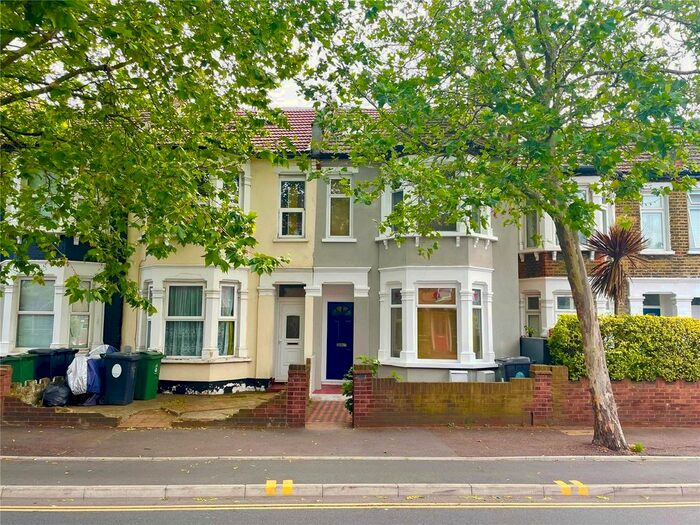 2 Bedroom Flat To Rent In Markhouse Road, Walthamstow, London, E17