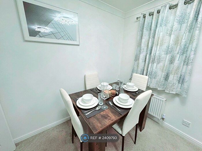 2 Bedroom Flat To Rent In Sabin Gates, Bracknell, RG12