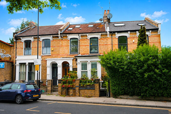 1 Bedroom Apartment To Rent In Brownswood Road, Finsbury Park, N4