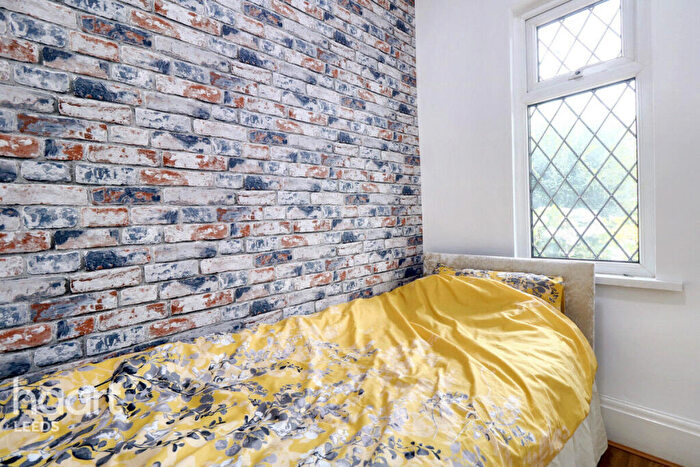 3 Bedroom Bungalow For Sale In Tong Road, Leeds, LS12