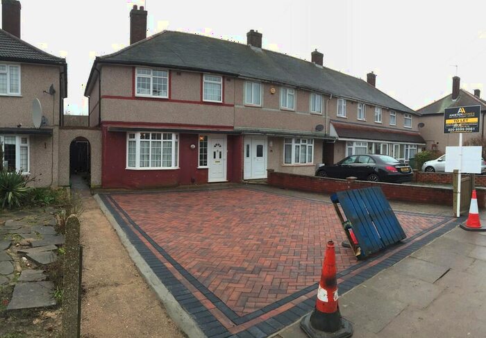 3 Bedroom Terraced House To Rent In Cypress Grove, Hainault, IG6