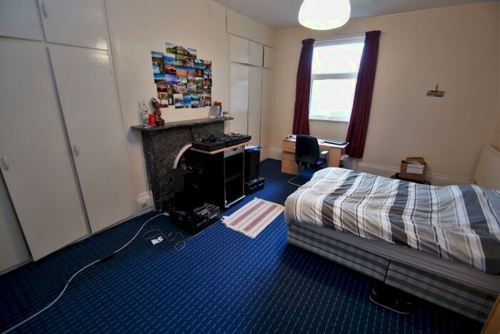 9 Bedroom Terraced House To Rent In Cardigan Road, Headingley, Leeds, LS6