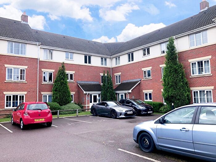 2 Bedroom Flat To Rent In Spinner Croft, Chesterfield, S40