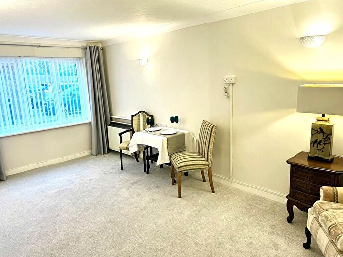 1 Bedroom Apartment For Sale In High Street, Great Wakering, Southend-on-Sea, Essex, SS3