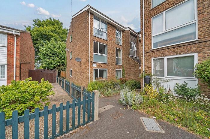 2 Bedroom Flat To Rent In The Mall, Dunstable, Bedfordshire, LU5