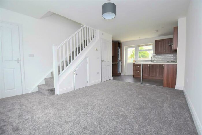2 Bedroom End Of Terrace House To Rent In Eastwoodbury Lane, Southend-On-Sea, SS2