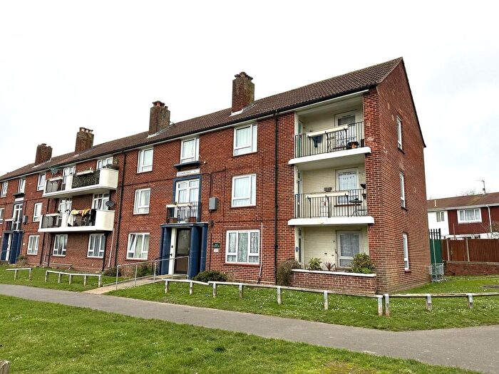 2 Bedroom Apartment To Rent In Allaway Avenue, Portsmouth, PO6