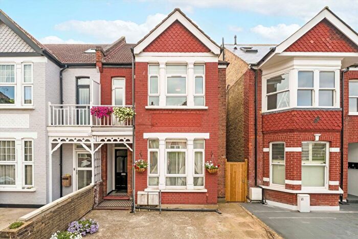3 Bedroom Flat For Sale In Cherington Road, Hanwell, W7