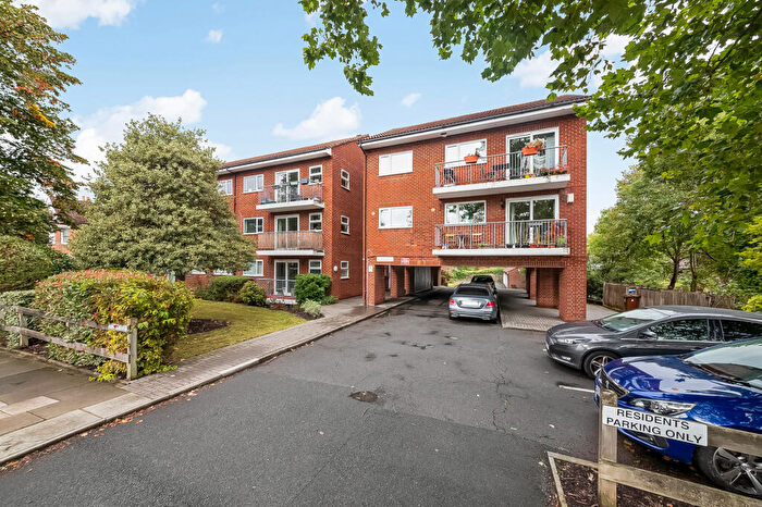 1 Bedroom Flat For Sale In Knights Court, Kings Hall Road, Beckenham, Kent, BR3