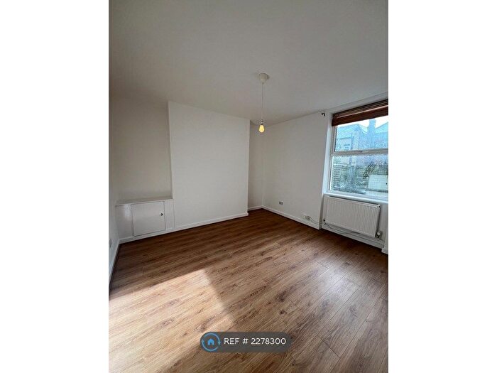 1 Bedroom Flat To Rent In Kinross Road, Waterloo, Liverpool, L22