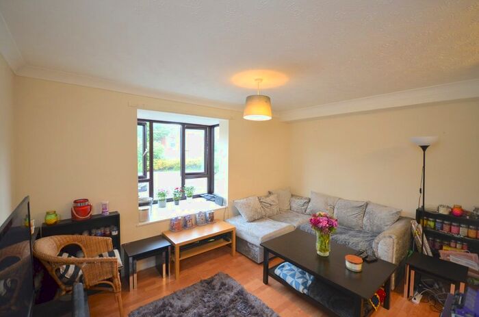 2 Bedroom Flat To Rent In Oakley Street, Northampton, Northamptonshire, NN1