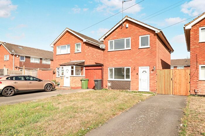 3 Bedroom Detached House For Sale In Whernside Drive, Farndale Whitmore Reans, Wolverhampton, WV6