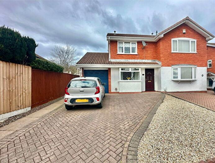 2 Bedroom Semi Detached House For Sale In Roper Way, Woodsetton, DY3