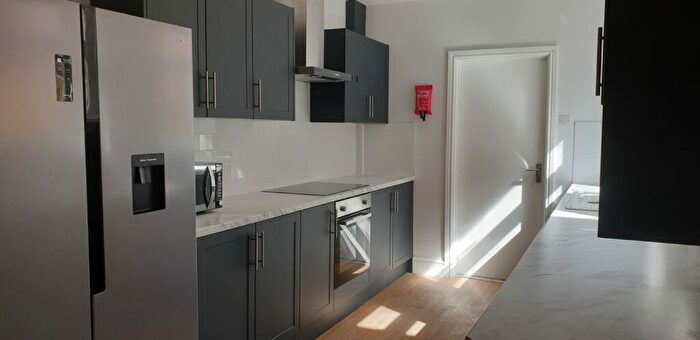 6 Bedroom Terraced House To Rent In Portland Street - Bed, LN5