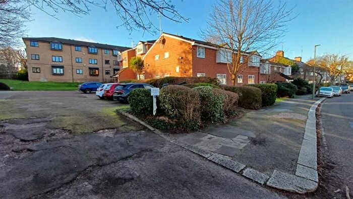 1 Bedroom Flat For Sale In Newton Avenue, London, N10