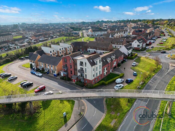 2 Bedroom Flat For Sale In Meadow Drive, Aveley, RM15