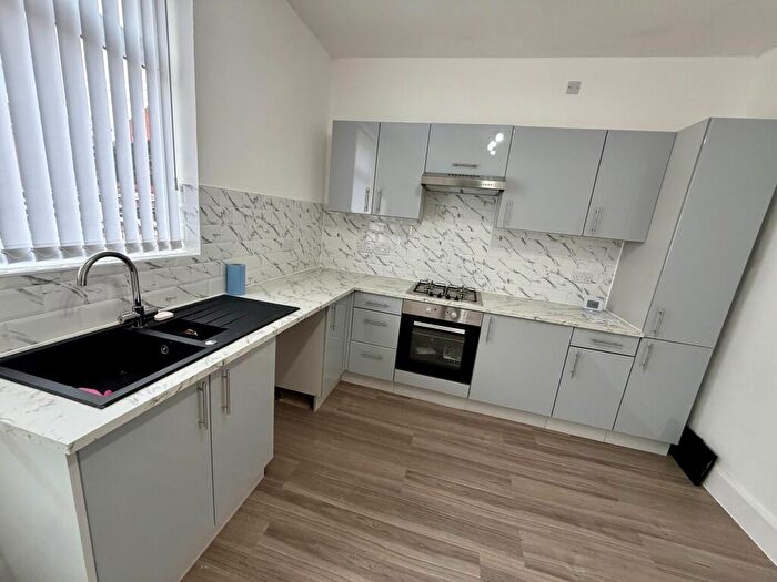 2 Bedroom House To Rent In Cornwall Avenue, M19