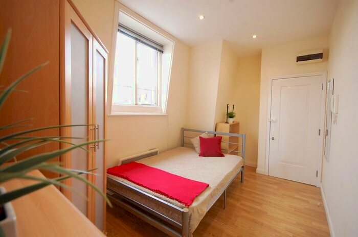 Studio To Rent In Castletown Road, West Kensington, W14