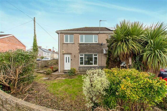 3 Bedroom Property To Rent In Redlands Close, Bridgend, CF35