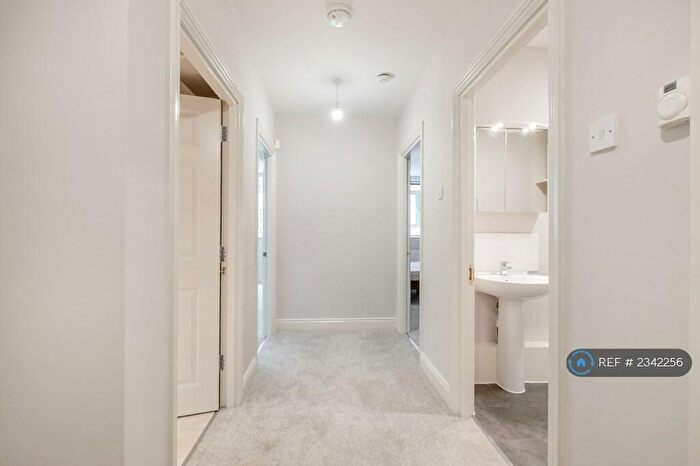 3 Bedroom Flat To Rent In Link House, London, E3