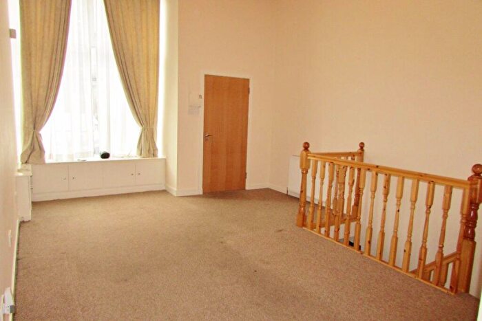 2 Bedroom Flat To Rent In Bed At Nithsdale Road, Glasgow, G41