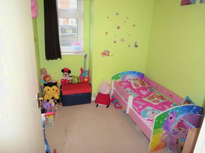 2 Bedroom Flat For Sale In Quilter Close, Luton, LU3