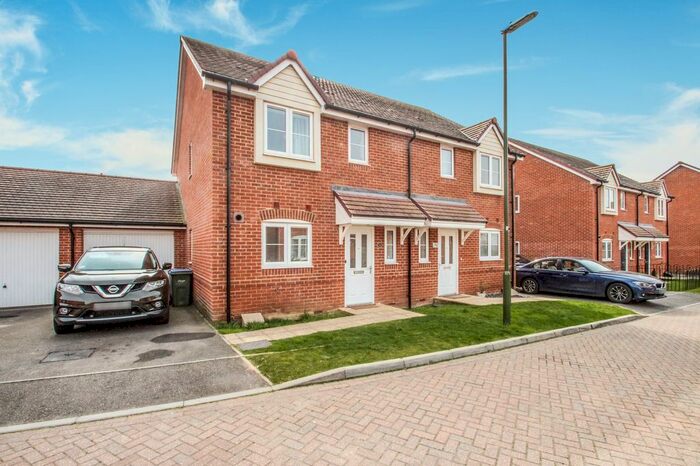 3 Bedroom Semi-Detached House To Rent In Etherington Place, Littlehampton, BN17