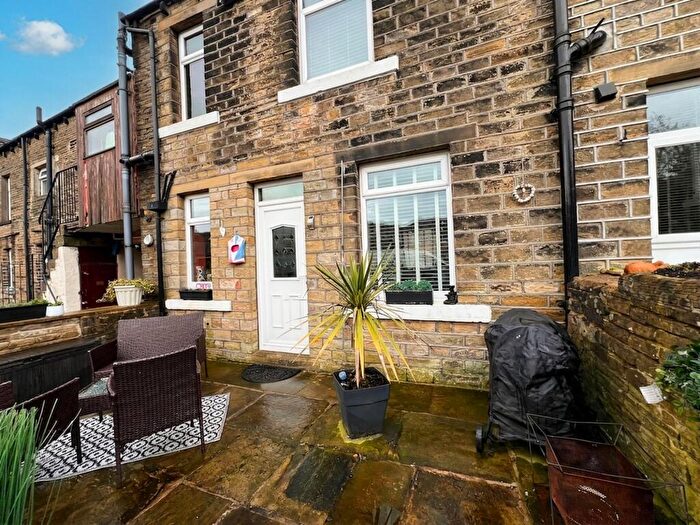 3 Bedroom Terraced House For Sale In Leymoor Road, Huddersfield, HD3
