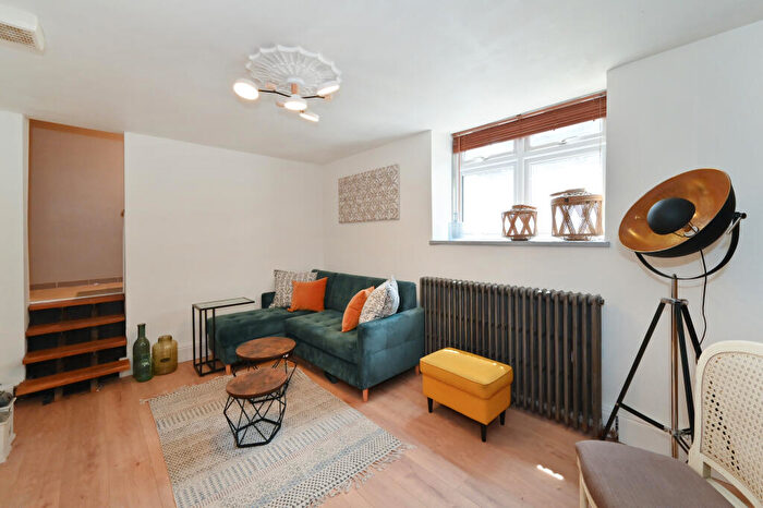 1 Bedroom Apartment To Rent In Chatsworth Road, London, NW2