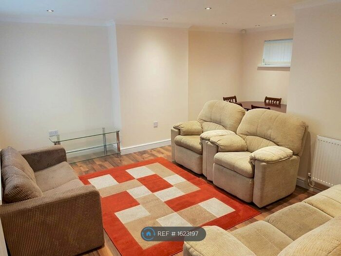 4 Bedroom Terraced House To Rent In Windermere Square, Newport, NP19