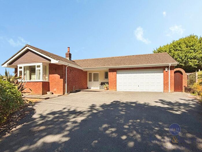 3 Bedroom Detached Bungalow For Sale In Harcombe Road, Axminster, EX13
