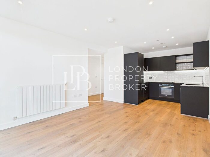1 Bedroom Flat To Rent In Dray House, Lombard Square, SE28
